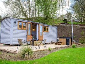 Lintmill Lodges - Bluebell Shepherds Hut